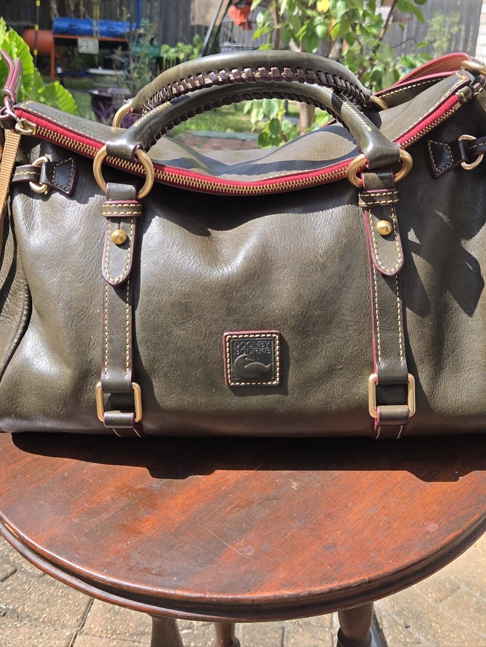 🌻Dooney Large Tassel Satchel Olive Green Leather Shoulder Bag. Beautiful Patina - Picture 15 of 16